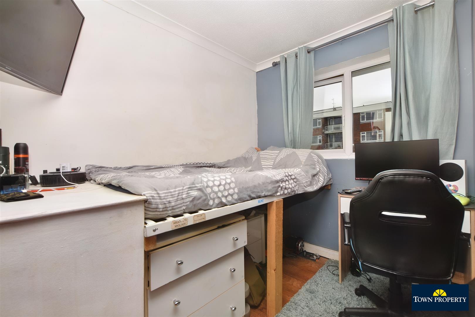 Property Details for Fletching Road Eastbourne BN22 9DU Town